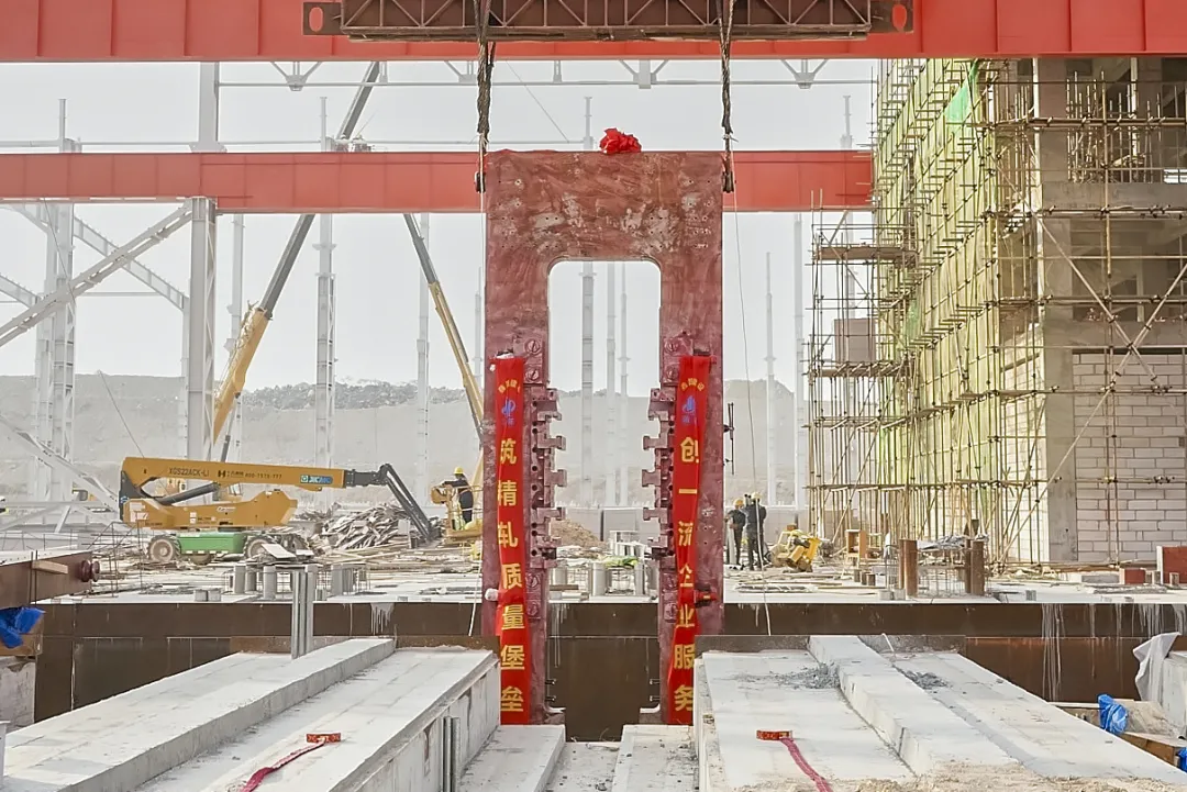 廣西宏旺高性能硅鋼項(xiàng)目一期）1550mm酸軋聯(lián)合機(jī)組牌坊吊裝成功